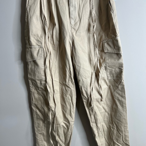 Nwt gap khaki cargo pants size 4 - Picture 11 of 13
